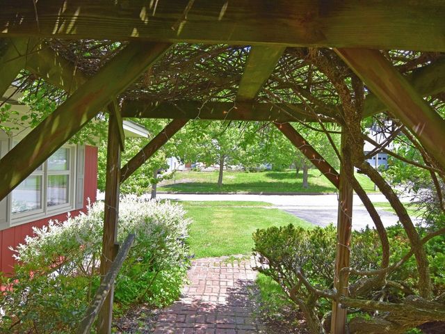 33 Summit Ridge, Burlington, VT 05401