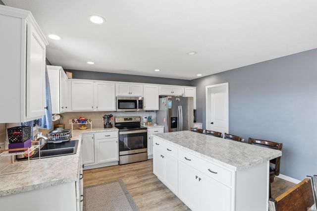 1902 Waynedale Drive, Garrett, IN 46738