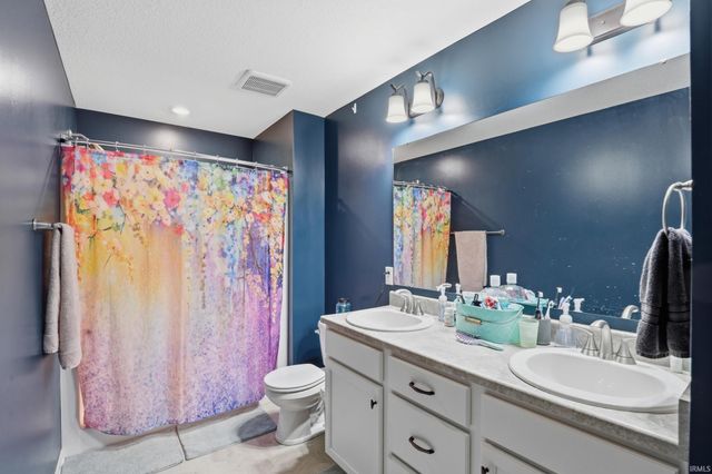 1902 Waynedale Drive, Garrett, IN 46738