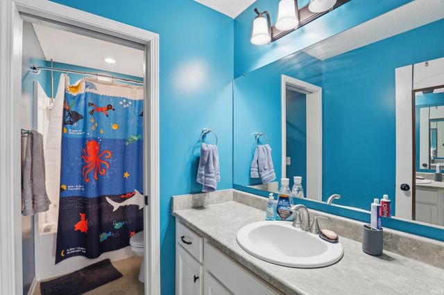 1902 Waynedale Drive, Garrett, IN 46738