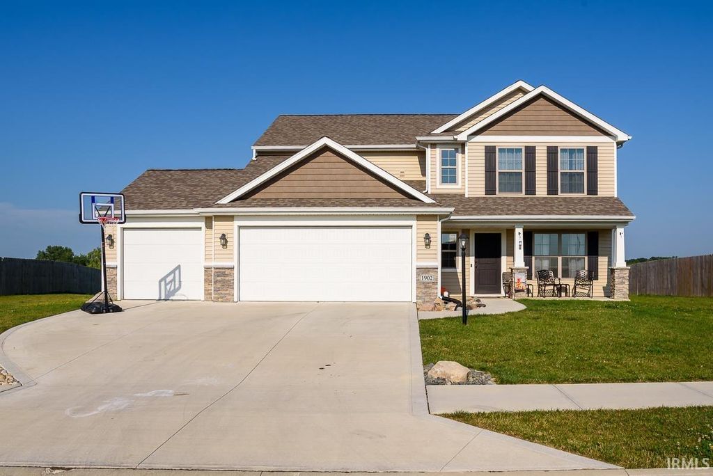 1902 Waynedale Drive, Garrett, IN 46738