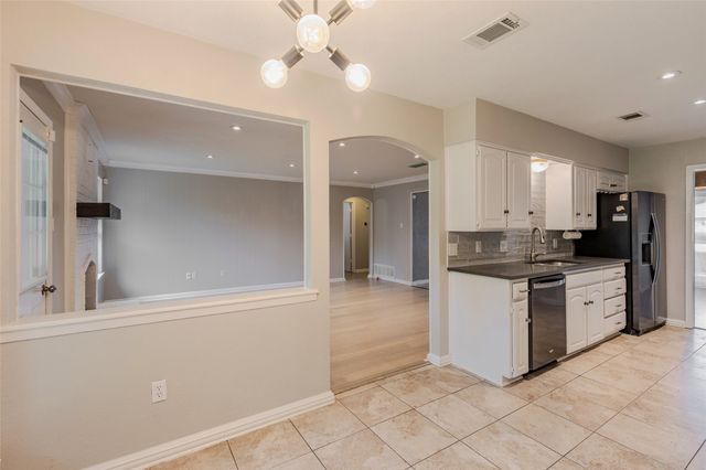 717 Huntwich Drive, Bedford, TX 76021