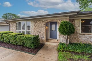 717 Huntwich Drive, Bedford, TX 76021