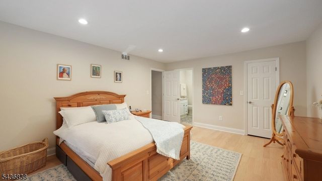 97 Sunrise Dr, Long Hill Twp., NJ 07933