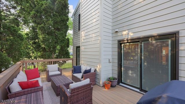 97 Sunrise Dr, Long Hill Twp., NJ 07933