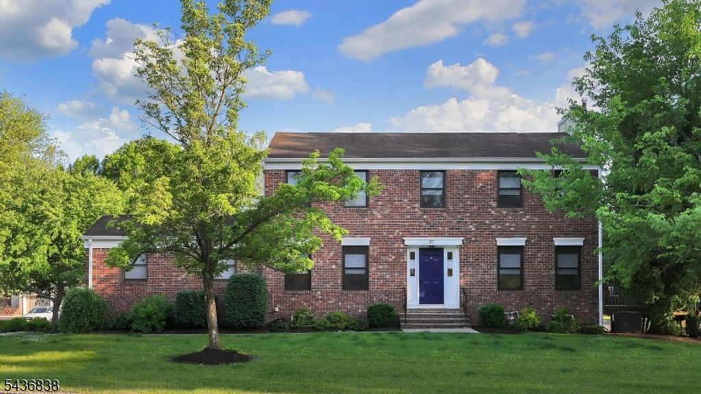 97 Sunrise Dr, Long Hill Twp., NJ 07933