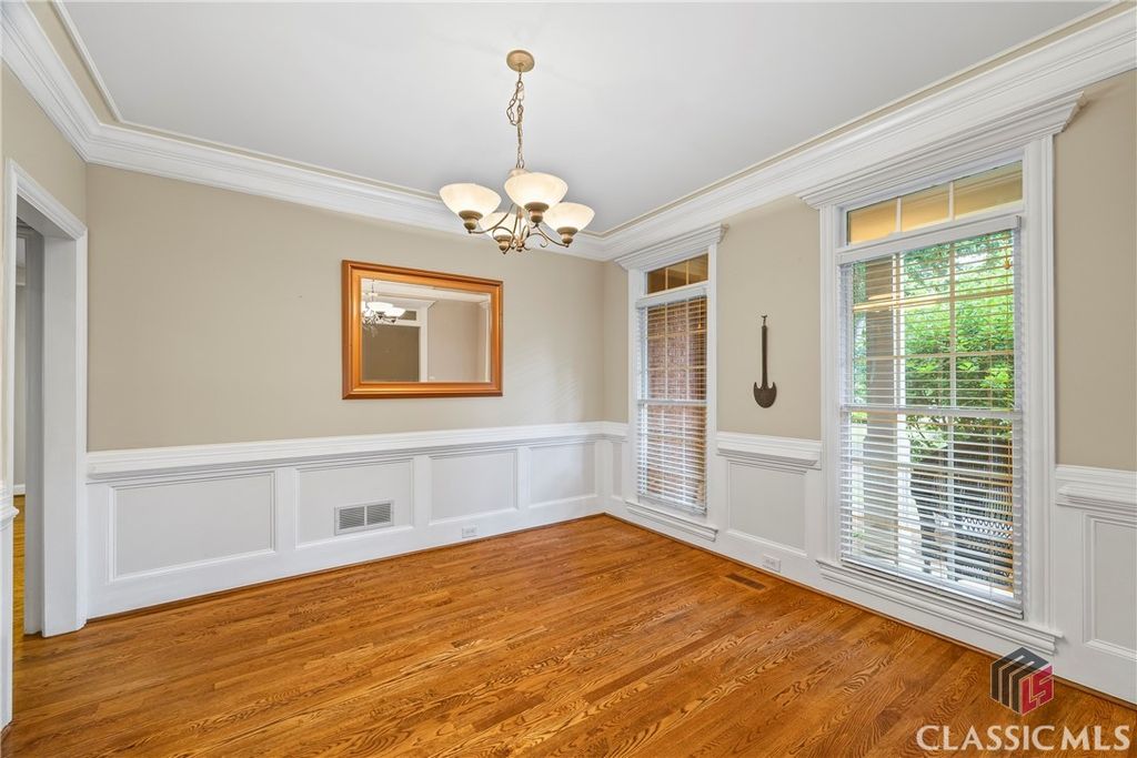 Image 10 of property listing at 1050 Summit Oaks Drive, Watkinsville, GA 30677