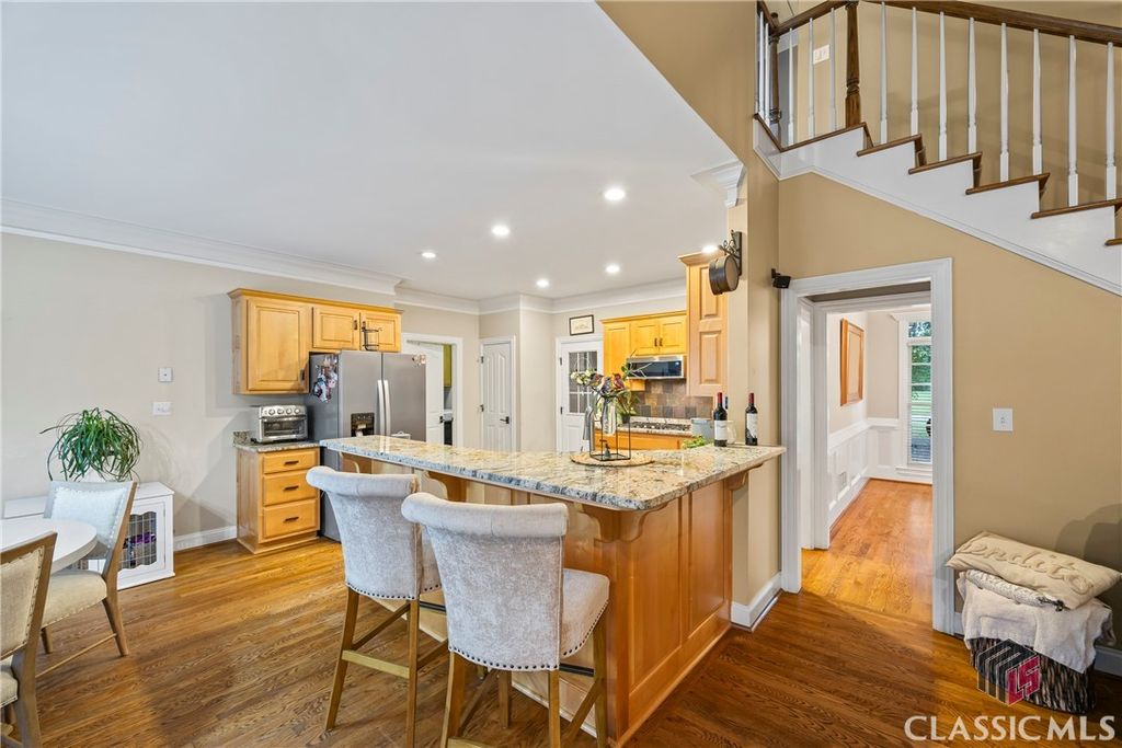 Image 11 of property listing at 1050 Summit Oaks Drive, Watkinsville, GA 30677