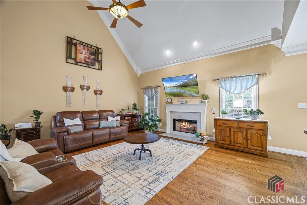 Image 12 of property listing at 1050 Summit Oaks Drive, Watkinsville, GA 30677