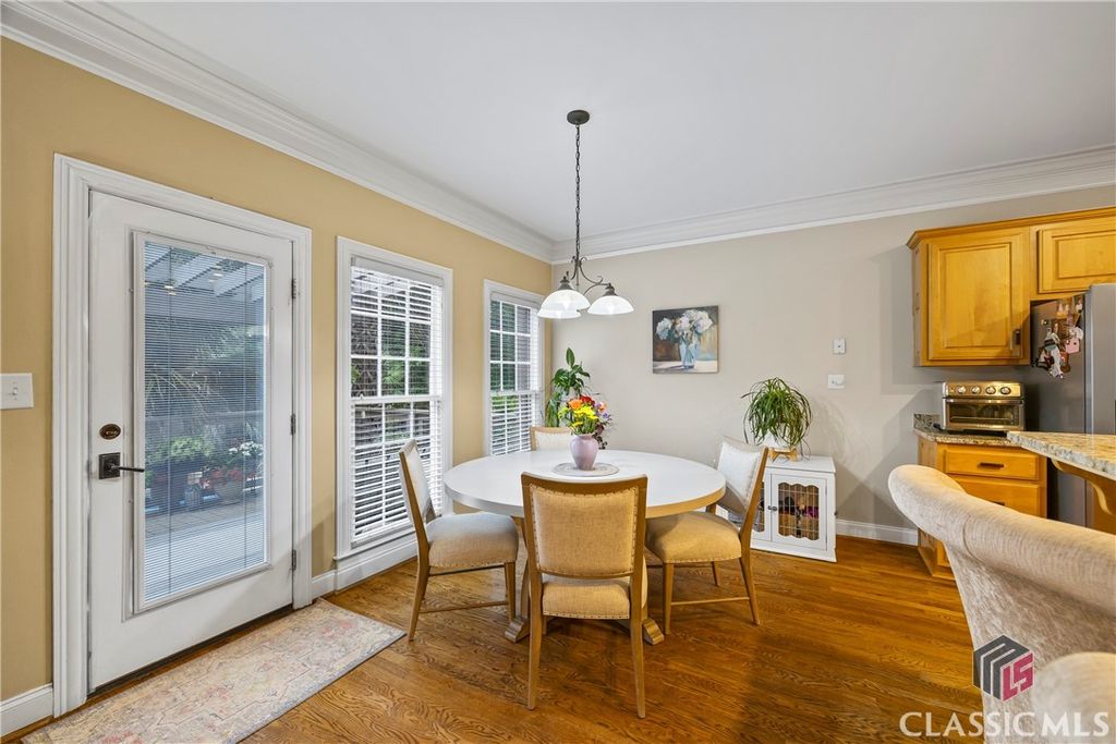 Image 15 of property listing at 1050 Summit Oaks Drive, Watkinsville, GA 30677