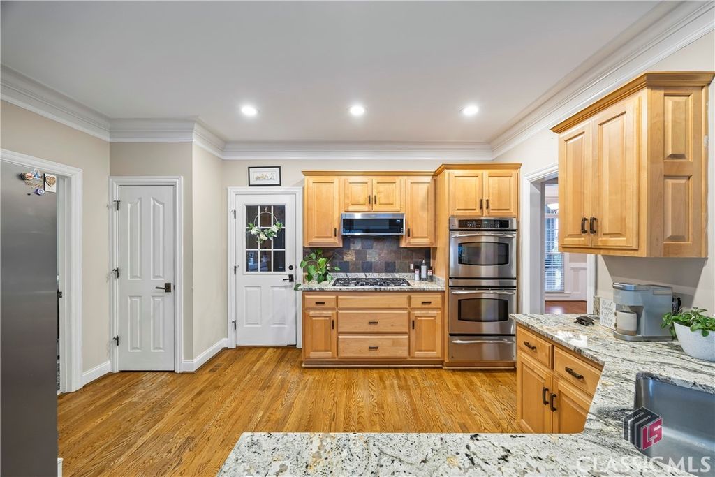 Image 17 of property listing at 1050 Summit Oaks Drive, Watkinsville, GA 30677