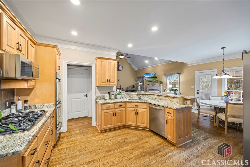 Image 20 of property listing at 1050 Summit Oaks Drive, Watkinsville, GA 30677