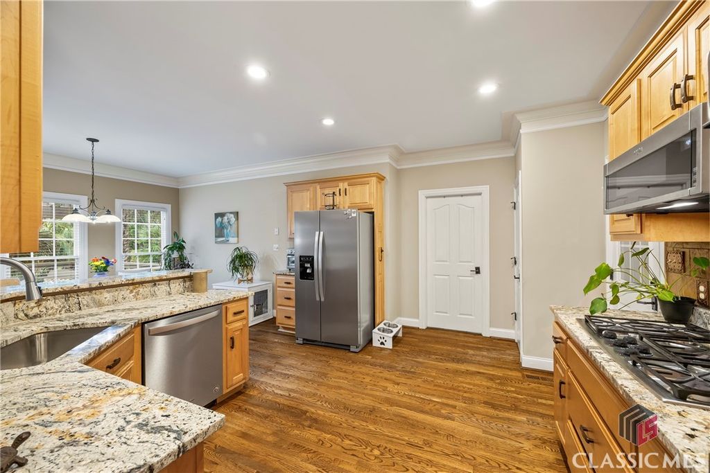 Image 21 of property listing at 1050 Summit Oaks Drive, Watkinsville, GA 30677