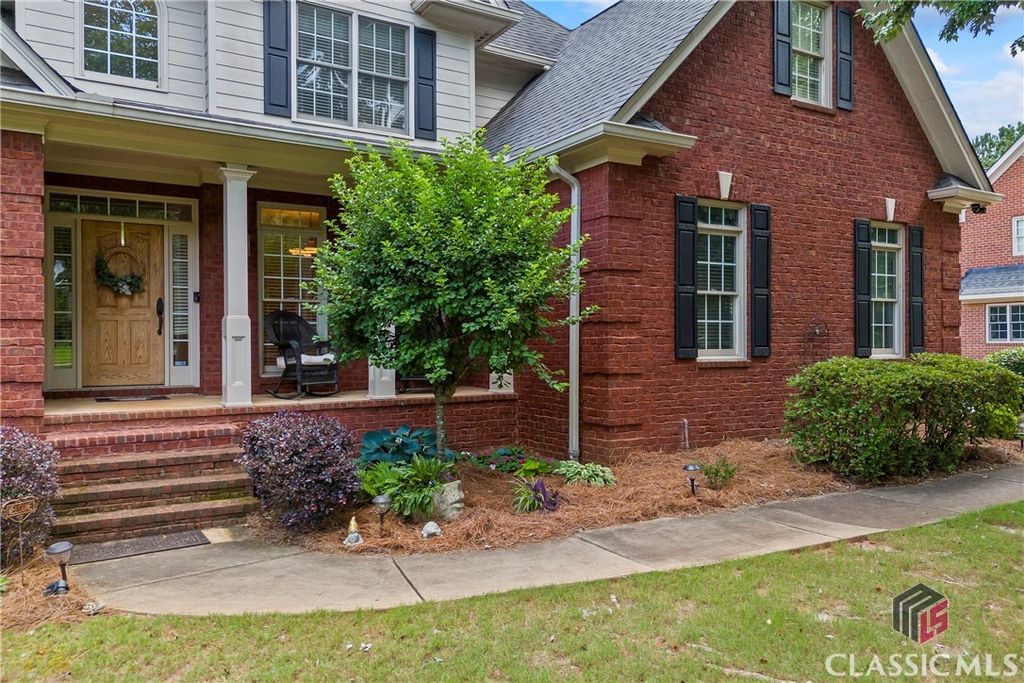 Image 3 of property listing at 1050 Summit Oaks Drive, Watkinsville, GA 30677