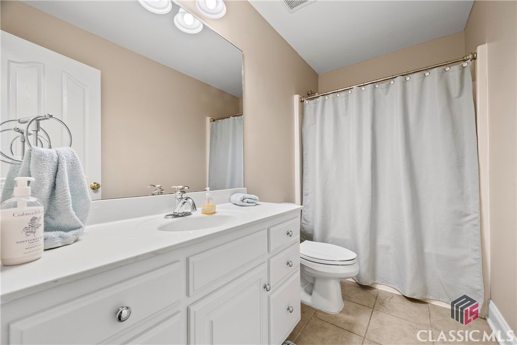 Image 35 of property listing at 1050 Summit Oaks Drive, Watkinsville, GA 30677