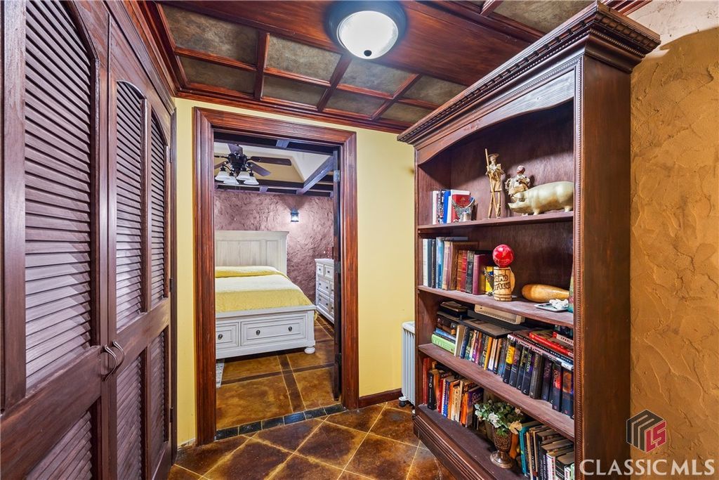 Image 43 of property listing at 1050 Summit Oaks Drive, Watkinsville, GA 30677