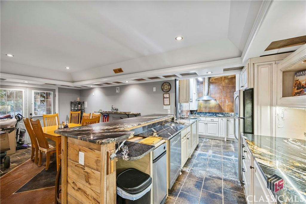 Image 46 of property listing at 1050 Summit Oaks Drive, Watkinsville, GA 30677