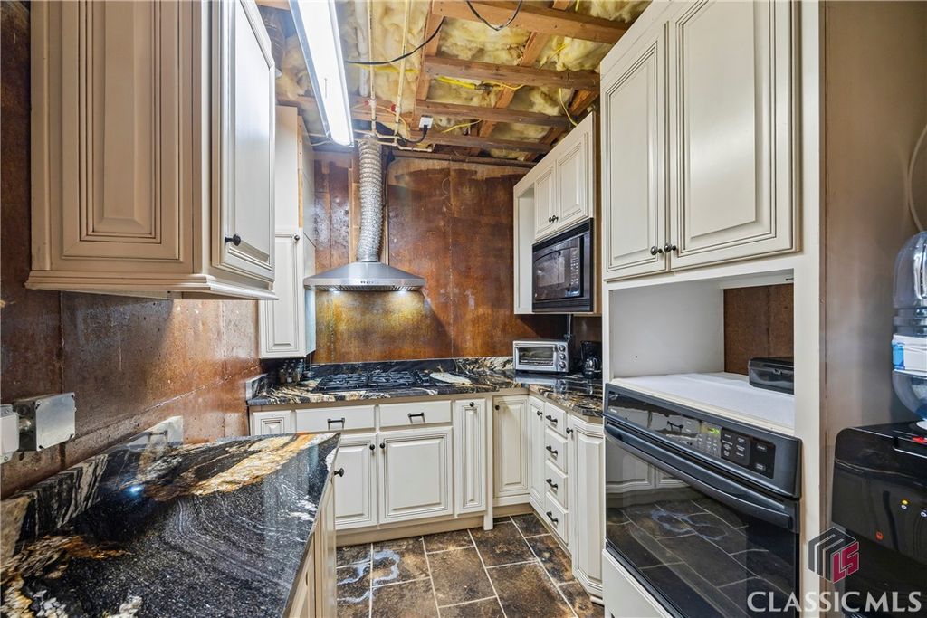 Image 48 of property listing at 1050 Summit Oaks Drive, Watkinsville, GA 30677