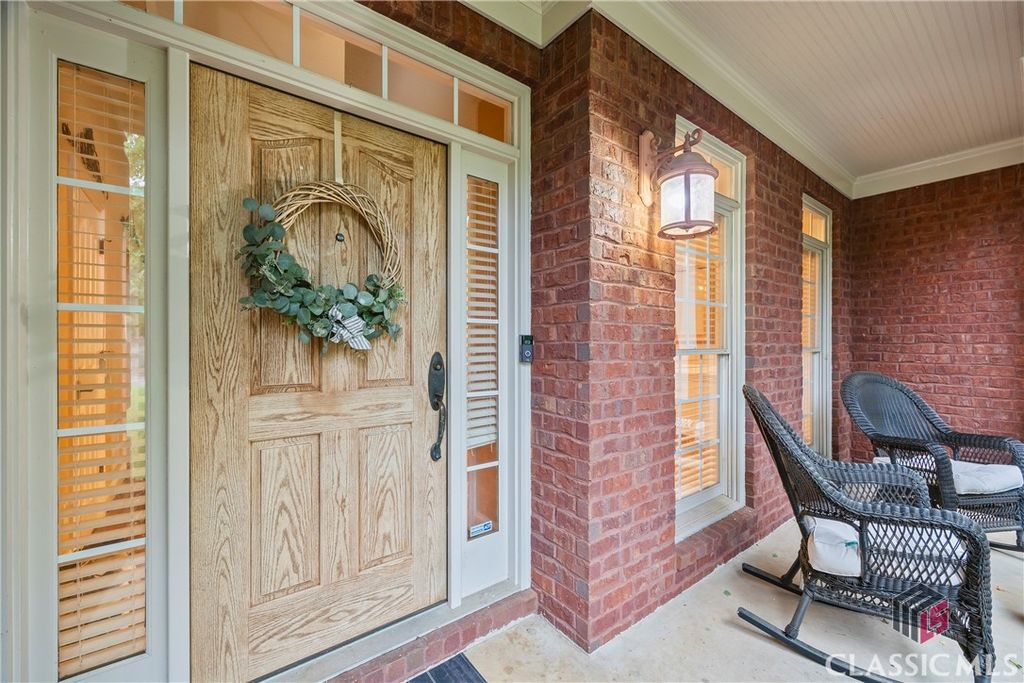 Image 6 of property listing at 1050 Summit Oaks Drive, Watkinsville, GA 30677