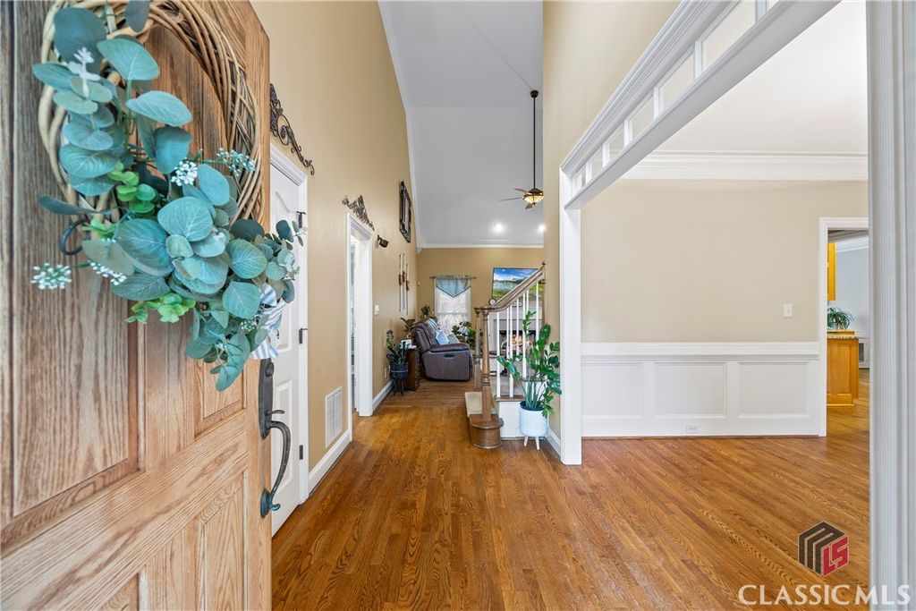 Image 7 of property listing at 1050 Summit Oaks Drive, Watkinsville, GA 30677