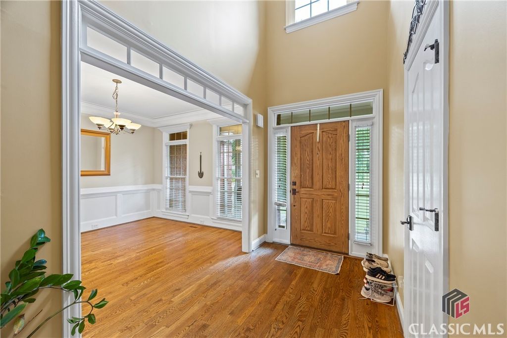 Image 8 of property listing at 1050 Summit Oaks Drive, Watkinsville, GA 30677