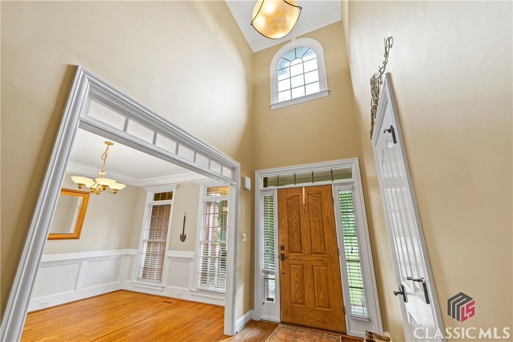 Image 9 of property listing at 1050 Summit Oaks Drive, Watkinsville, GA 30677