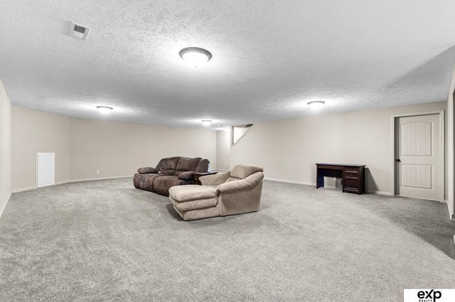 8714 S 102nd Street, La Vista, NE 68128