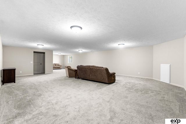 8714 S 102nd Street, La Vista, NE 68128