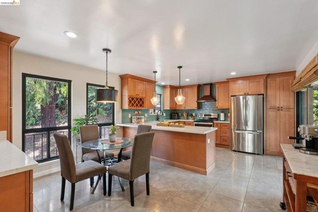 904 View Drive, Richmond, CA 94803