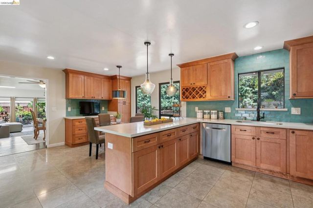 904 View Drive, Richmond, CA 94803