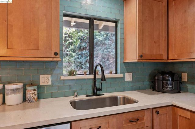 904 View Drive, Richmond, CA 94803