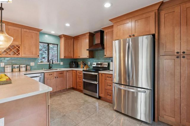 904 View Drive, Richmond, CA 94803