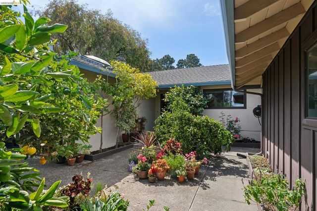 904 View Drive, Richmond, CA 94803