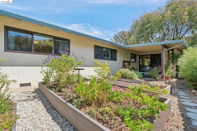 904 View Drive, Richmond, CA 94803