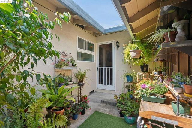 904 View Drive, Richmond, CA 94803