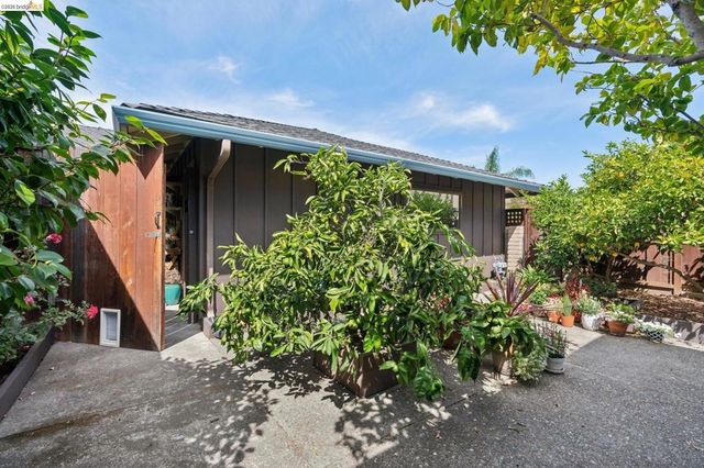 904 View Drive, Richmond, CA 94803