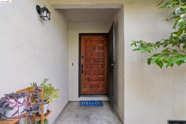 904 View Drive, Richmond, CA 94803