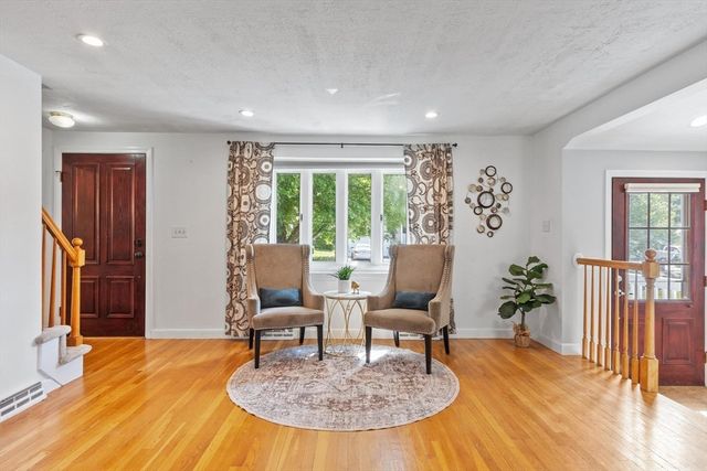 37 Newtown Rd, Acton, MA 01720