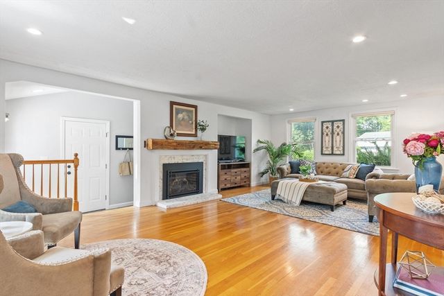 37 Newtown Rd, Acton, MA 01720