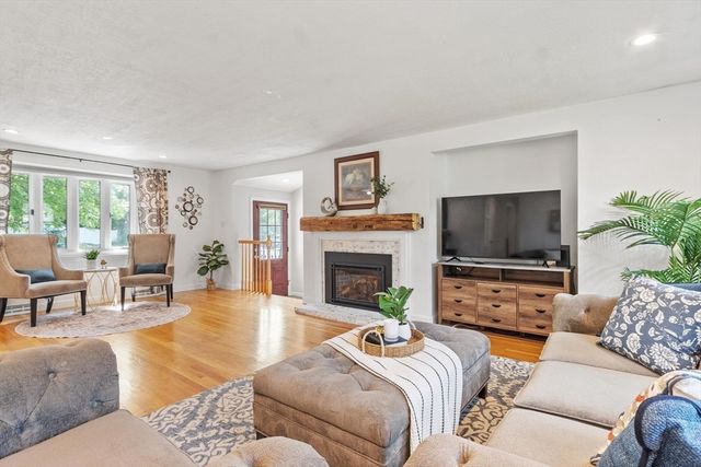 37 Newtown Rd, Acton, MA 01720
