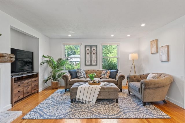 37 Newtown Rd, Acton, MA 01720