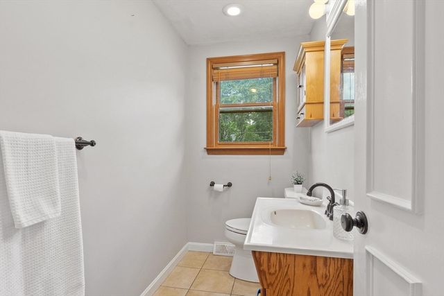 37 Newtown Rd, Acton, MA 01720