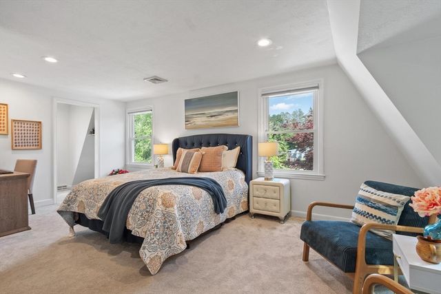 37 Newtown Rd, Acton, MA 01720