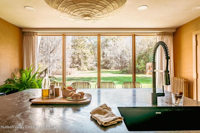 886 New York 9j, Stuyvesant, NY 12173