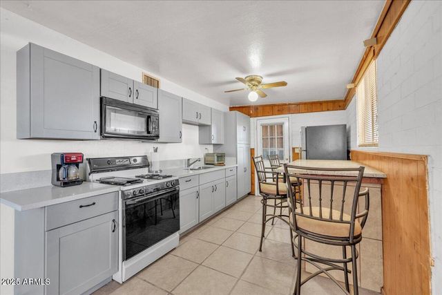 1837 E PLEASANT Lane, Phoenix, AZ 85042