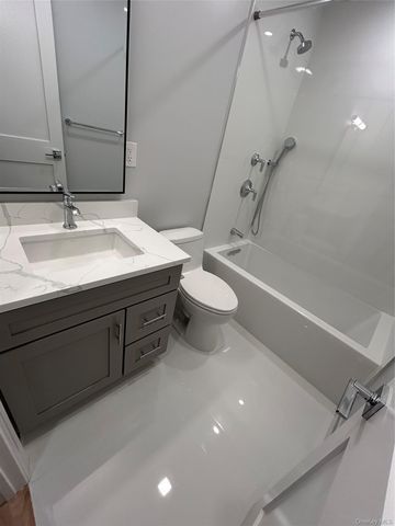 61 Adelphi Avenue 63, Harrison, NY 10528