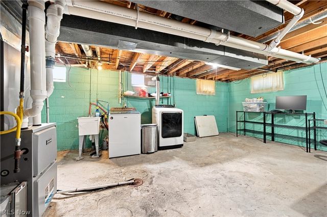 4837 leigh Avenue NW, Canton, OH 44709