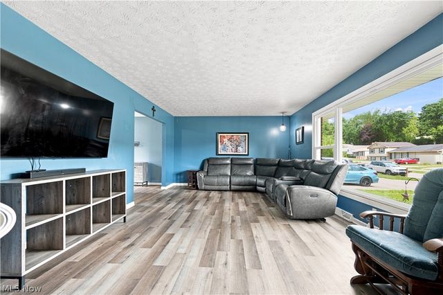 4837 leigh Avenue NW, Canton, OH 44709