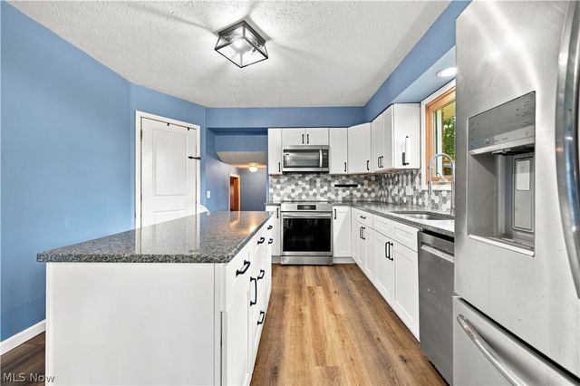 4837 leigh Avenue NW, Canton, OH 44709