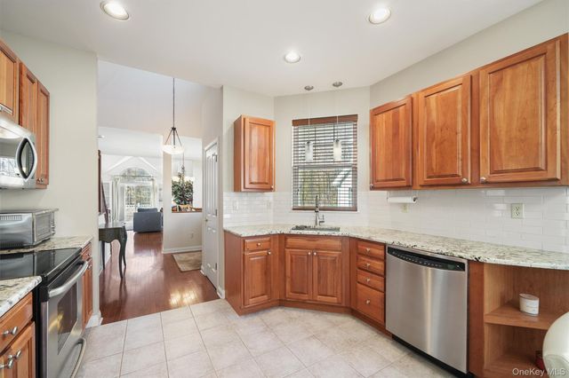 25 Briarbrook Drive 25, Briarcliff Manor, NY 10510